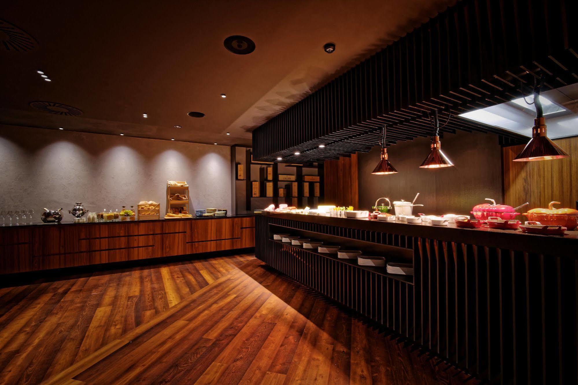 Hotel Victory Popuvky Bagian luar foto