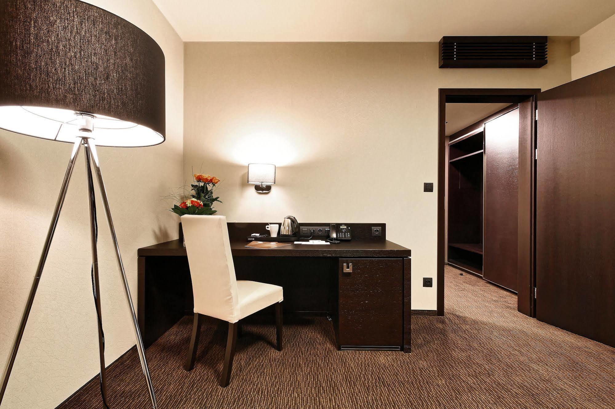 Hotel Victory Popuvky Bagian luar foto